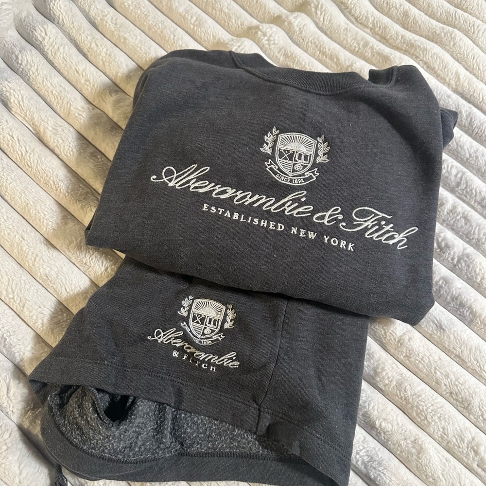 Abercrombie & Fitch Gray Sweatshort set
